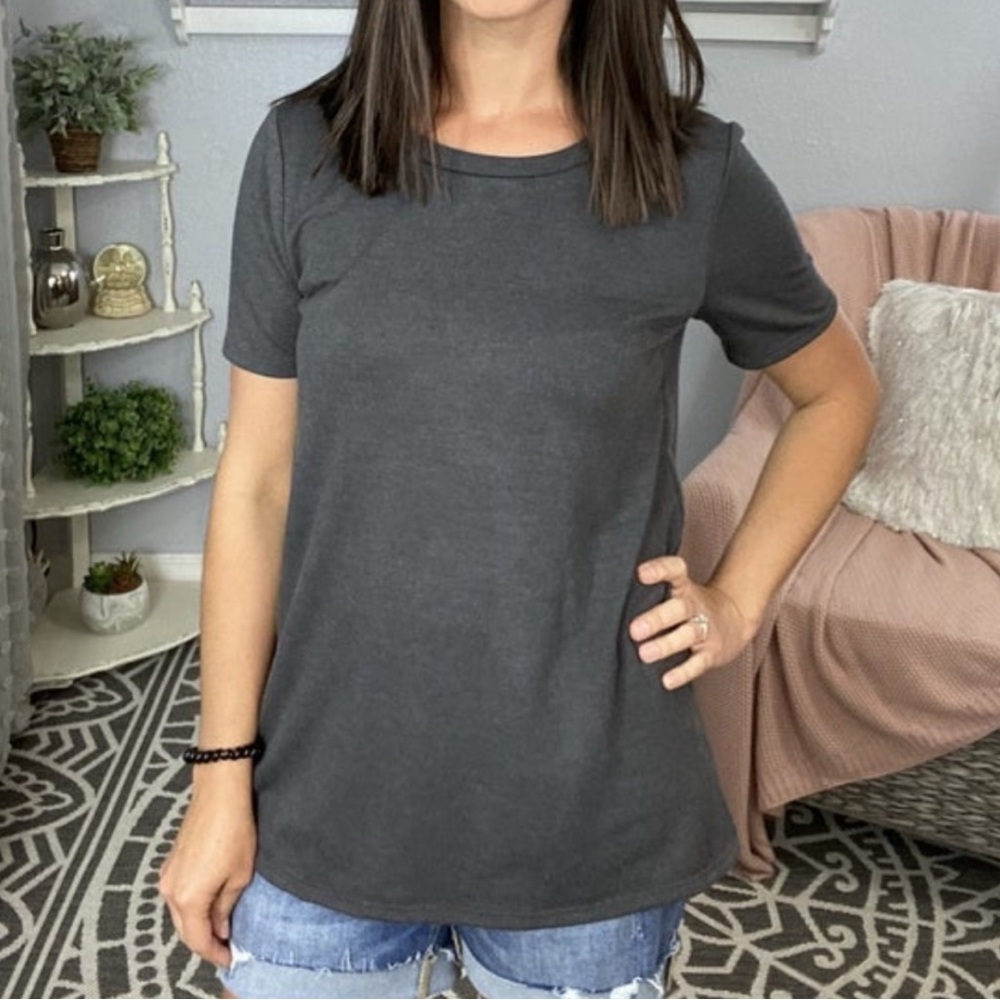 Fantastic Fawn Charcoal Short Sleeve Tee Womens Size Small